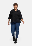 Blusa "Veloura" – mezcla de lino, dobladillo de encaje