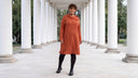 <h4><em><strong>NUOVO: LOVA</strong></em></h4><h1><strong>L'ABITO<br/>PER ORA</strong></h1>
