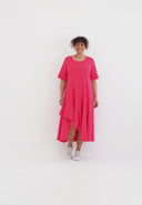 'Valeria' mekko – laskeutuva, moderni & naisellinen