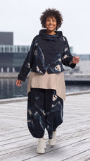 <h5><em><strong>NUOVO: VELISSE</strong></em></h5><h2><strong>L'INTERO<br/>             LOOK</strong></h2>